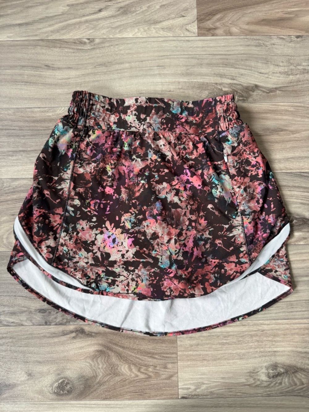 Lululemon Hotty Hot High Rise Skirt in Stencil Blossom Red Multi / Sheer Blue 4